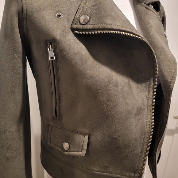 ‼️SOLD‼️BANANA REPUBLIC OLIVE GREEN VEGAN-SUEDE MOTOR JACKET - Picture 3 of 9